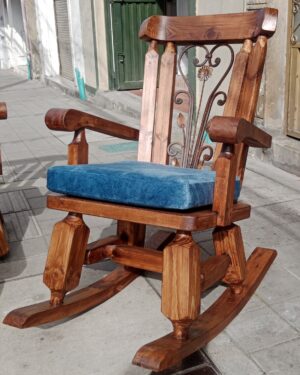 Mecedora en Madera con Hierro forjado